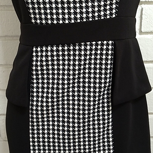 New York & Company Black/White Ruffle Sheath Dress. Size S/M - Picture 5 of 12